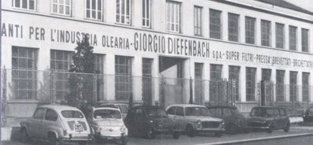 La fábrica Diefenbach original con el nombre del fundador, Giorgio Diefenbach, en el edificio